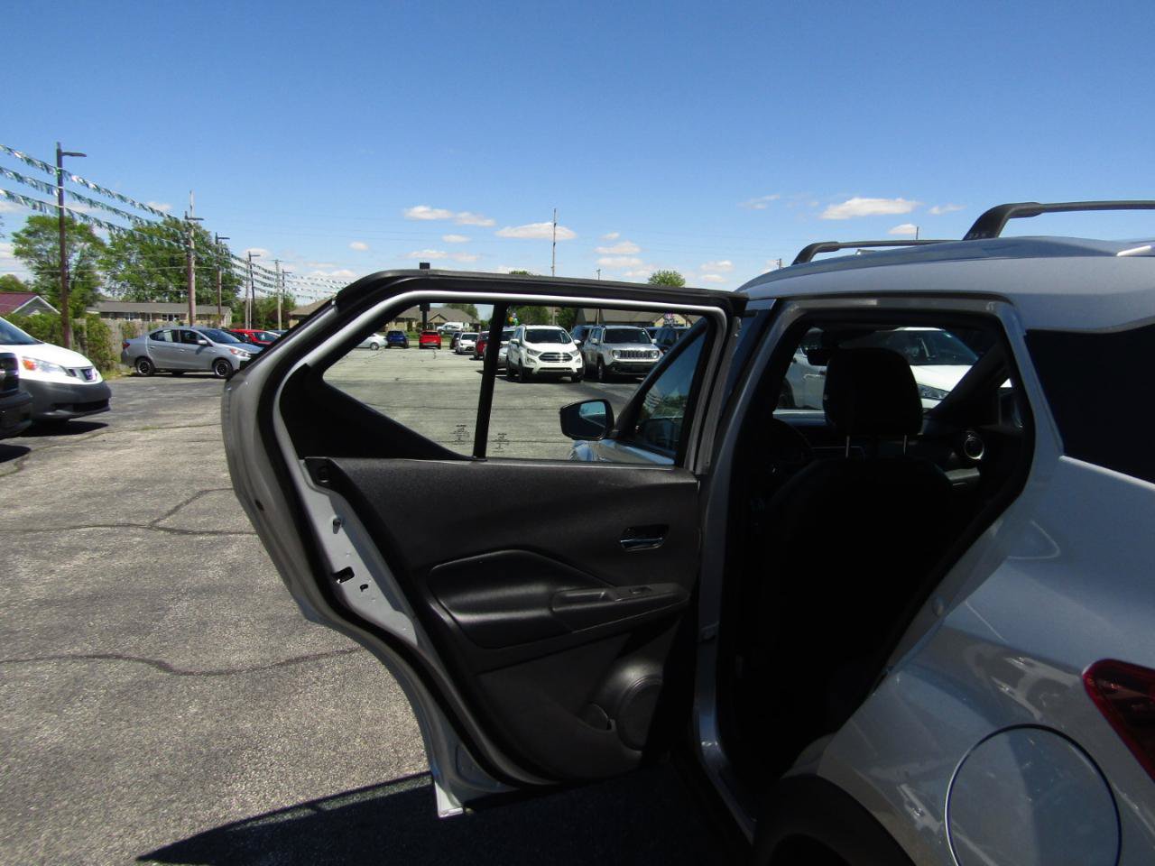 Used 2020 Nissan Kicks SR w/ SR Premium Package FWD image 18