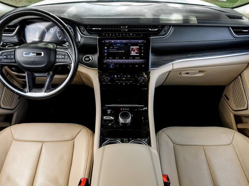 Used 2021 Jeep Grand Cherokee L Limited w/ Luxury Tech Group II image 5