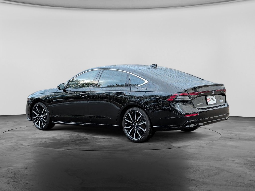 Used 2024 Honda Accord Touring image 5