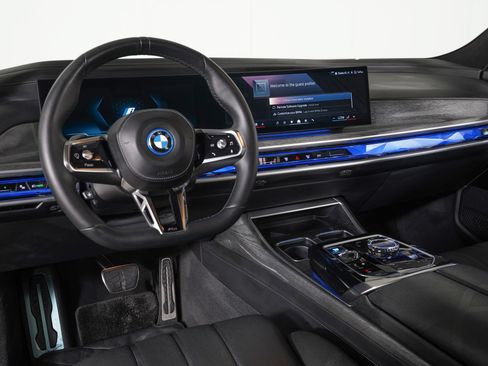 Used 2023 BMW i7 xDrive60 AWD/4WD image 17