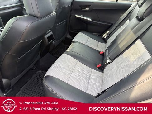 Used 2014 Toyota Camry SE w/ Moonroof Package FWD image 28