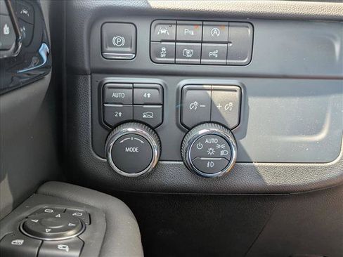 New 2025 Chevrolet Suburban High Country image 16