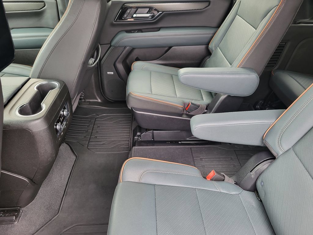 Used 2025 GMC Yukon XL AT4 w/ AT4 Premium Plus Package AWD/4WD image 21