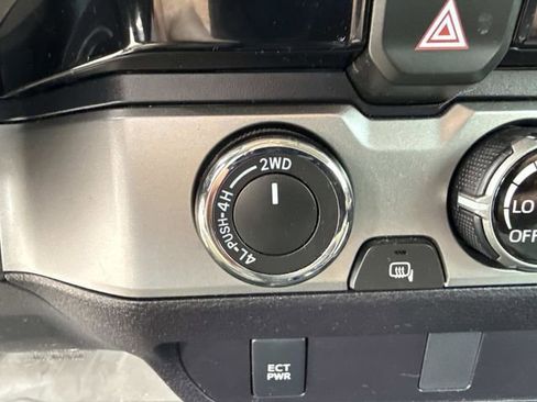 Used 2017 Toyota Tacoma SR5 image 27