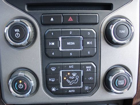 Used 2016 Ford F250 Lariat w/ Chrome Package image 32