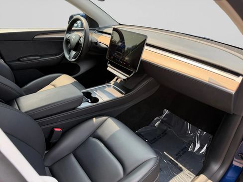 Used 2024 Tesla Model Y Long Range AWD/4WD image 33