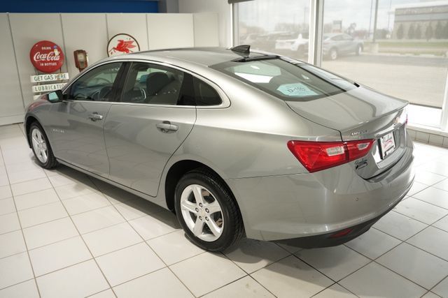 Used 2025 Chevrolet Malibu LS w/ Driver Confidence Package FWD image 4