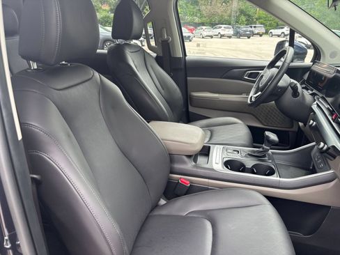 Used 2026 Kia Carnival FWD image 38