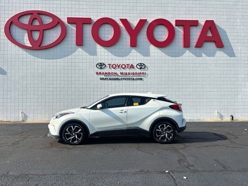 Used 2019 Toyota C-HR Limited FWD image 5