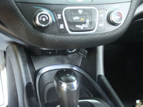 Used 2018 Chevrolet Malibu LT FWD image 19