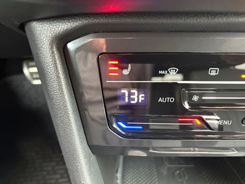 Certified 2022 Volkswagen Tiguan SE R-Line image 22