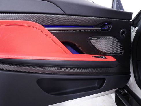 Used 2025 Aston Martin Vanquish image 33