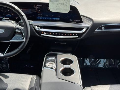 Certified 2024 Cadillac Lyriq Luxury AWD/4WD image 29