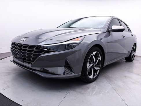 Used 2022 Hyundai Elantra Limited image 14
