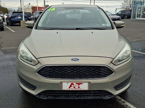 Used 2016 Ford Focus SE image 2