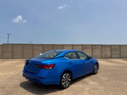 Used 2025 Nissan Sentra SV w/ SV Premium Package FWD image 21