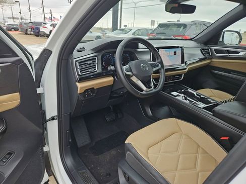 Used 2025 Volkswagen Atlas Cross Sport SE image 13