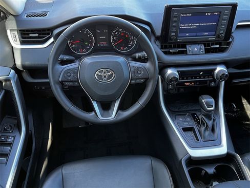 Used 2021 Toyota RAV4 XLE Premium image 10