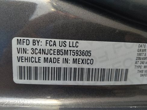 Used 2021 Jeep Compass Latitude FWD image 33