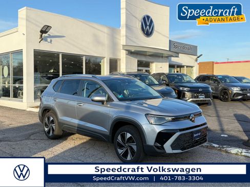 Certified 2025 Volkswagen Taos SE w/ Panoramic Sunroof Package image 1