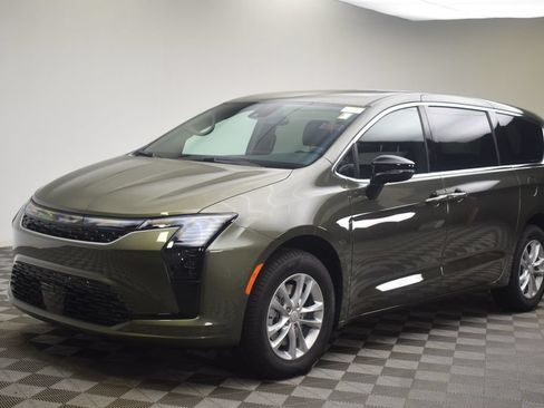 New 2027 Chrysler Pacifica Select AWD/4WD image 13
