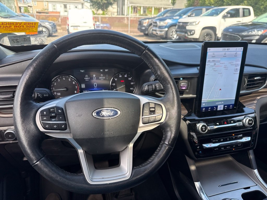 Used 2022 Ford Explorer Limited w/ Limited Technology Package AWD/4WD image 9
