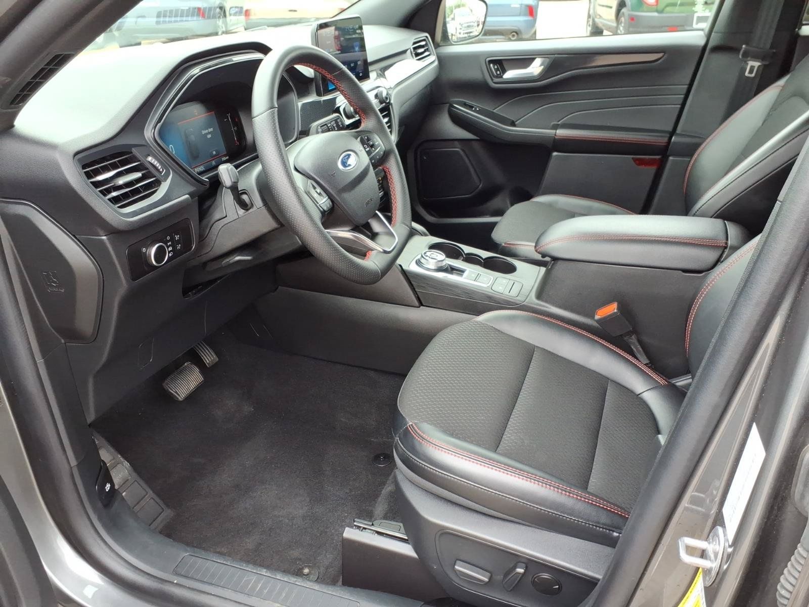 Used 2025 Ford Escape ST-Line FWD image 13