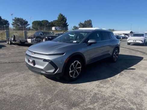 New 2026 Chevrolet Equinox EV LT FWD image 3