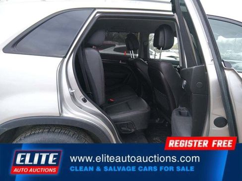 Used 2015 Kia Sorento LX AWD/4WD image 16
