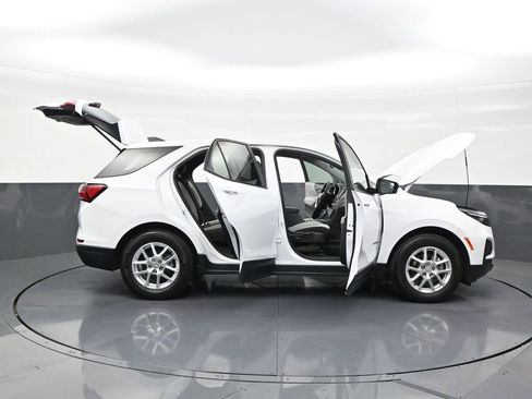 Used 2024 Chevrolet Equinox LS FWD image 30
