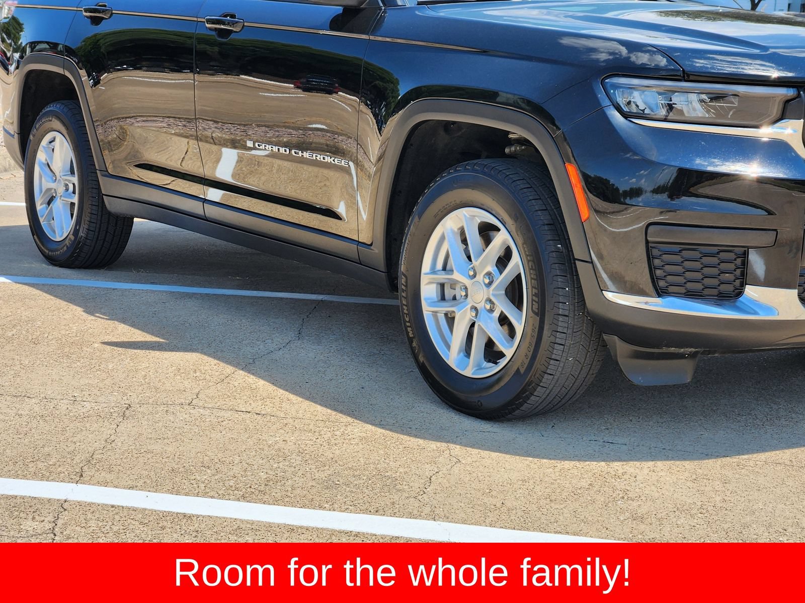 Used 2025 Jeep Grand Cherokee L Laredo RWD image 11