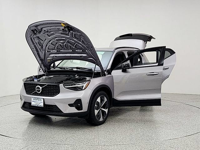 New 2026 Volvo XC40 B5 Plus w/ Protection Package Premier AWD/4WD image 9