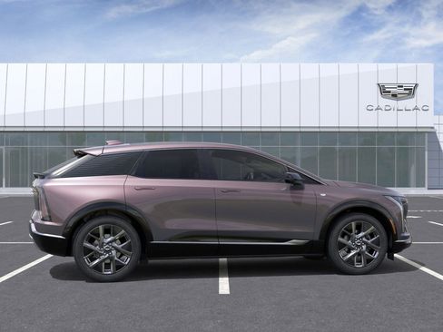 New 2025 Cadillac Optiq Luxury 1 image 5