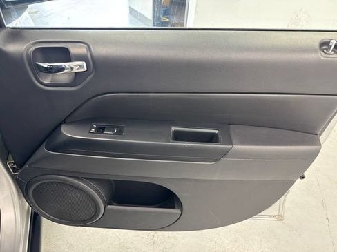Used 2011 Jeep Compass Latitude AWD/4WD image 22