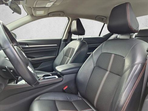 Used 2024 Nissan Altima 2.5 SR FWD image 10