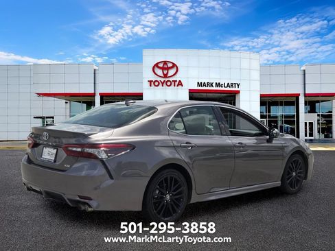 Used 2024 Toyota Camry XSE FWD image 5