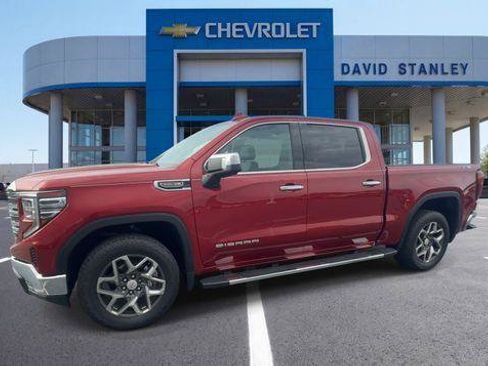 Used 2023 GMC Sierra 1500 SLT w/ SLT Premium Package AWD/4WD image 4