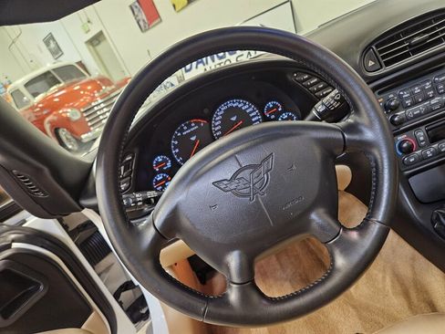Used 2004 Chevrolet Corvette Coupe w/ Roof Package RWD image 30