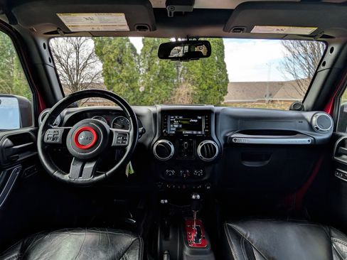 Used 2013 Jeep Wrangler Unlimited Rubicon w/ Connectivity Group image 12