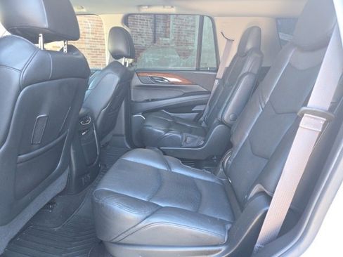 Used 2016 Cadillac Escalade Luxury image 15