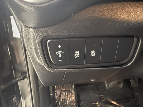 Used 2023 Kia Soul LX w/ Option Group 015 FWD image 16