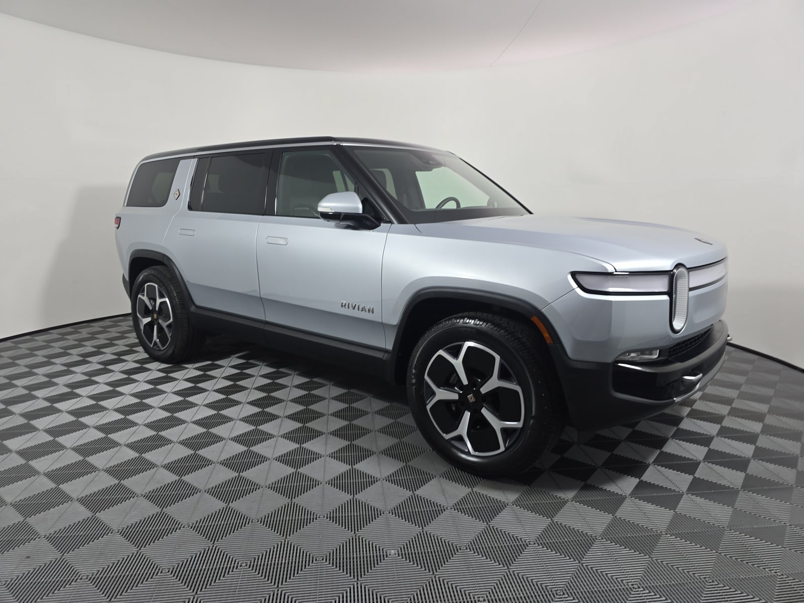 Used 2024 Rivian R1S Adventure Dual AWD/4WD image 7