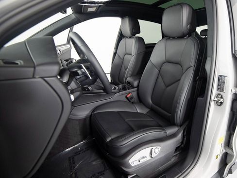 New 2026 Porsche Macan image 17