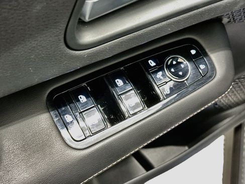 Used 2024 Nissan Ariya AWD image 15