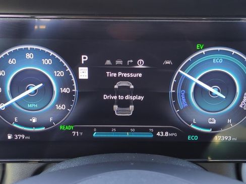 Used 2025 Hyundai Elantra Limited FWD image 22