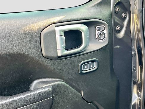 Certified 2024 Jeep Gladiator Sport AWD/4WD image 18