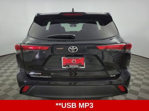 Used 2023 Toyota Highlander XLE FWD image 7