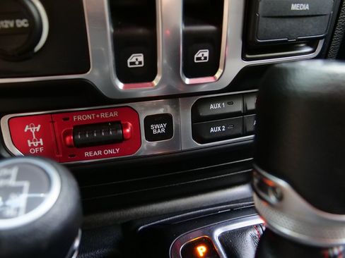 Used 2019 Jeep Wrangler Rubicon AWD/4WD image 25