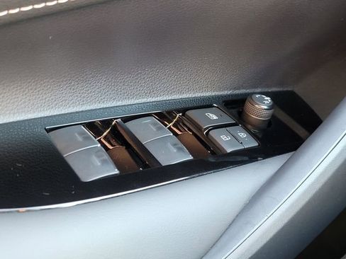 Used 2024 Toyota Corolla SE image 30