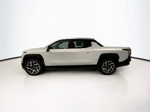 New 2025 Chevrolet Silverado EV RST AWD/4WD image 4